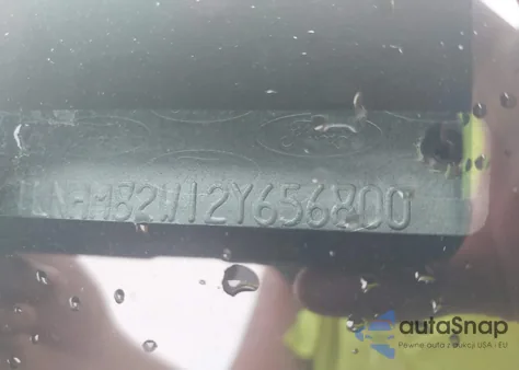 2002 Lincoln Town Car Sig. Prem./Signature from USA, damaged, VIN 1LNHM82W12Y656800